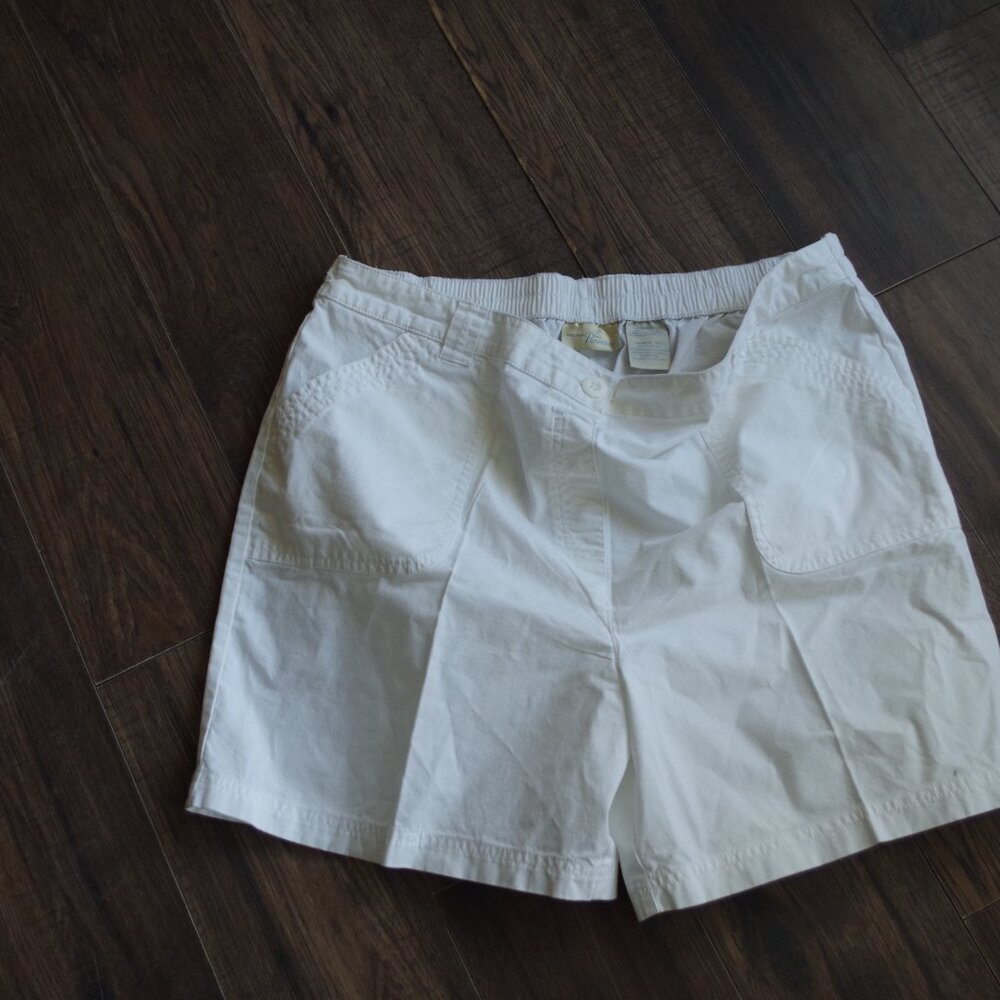White Ladies Shorts By Penmane